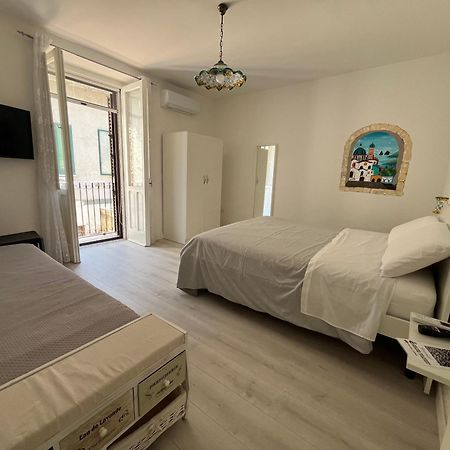 B&B Due Su Due Holiday Vietri sul Mare Exterior photo
